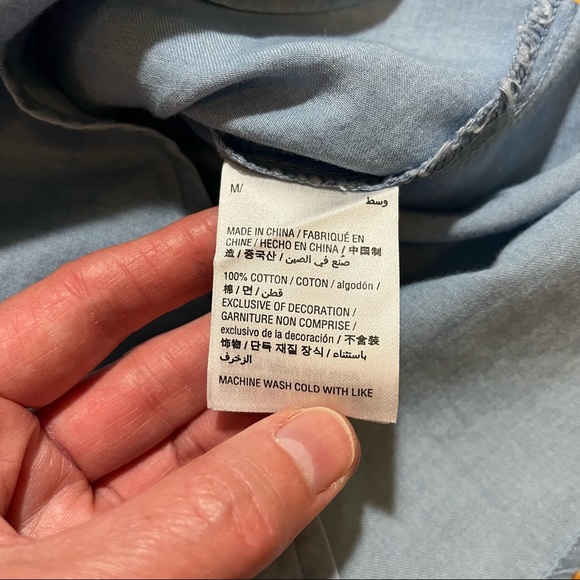 Chambray Lightweight Floral Embroidered Button Down Shirt Sz M - Picture 9 of 12